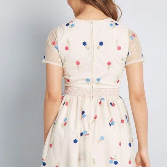 ModCloth Blush‎ Dreamy Details Embroidered Beaded Mini Dress Size Small - Picture 2 of 10